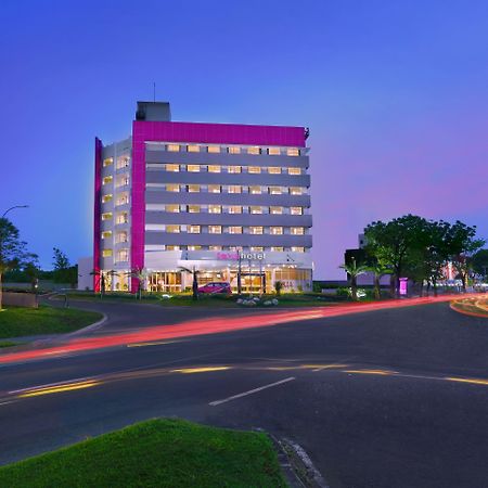 Favehotel Jababeka Cikarang Exterior photo