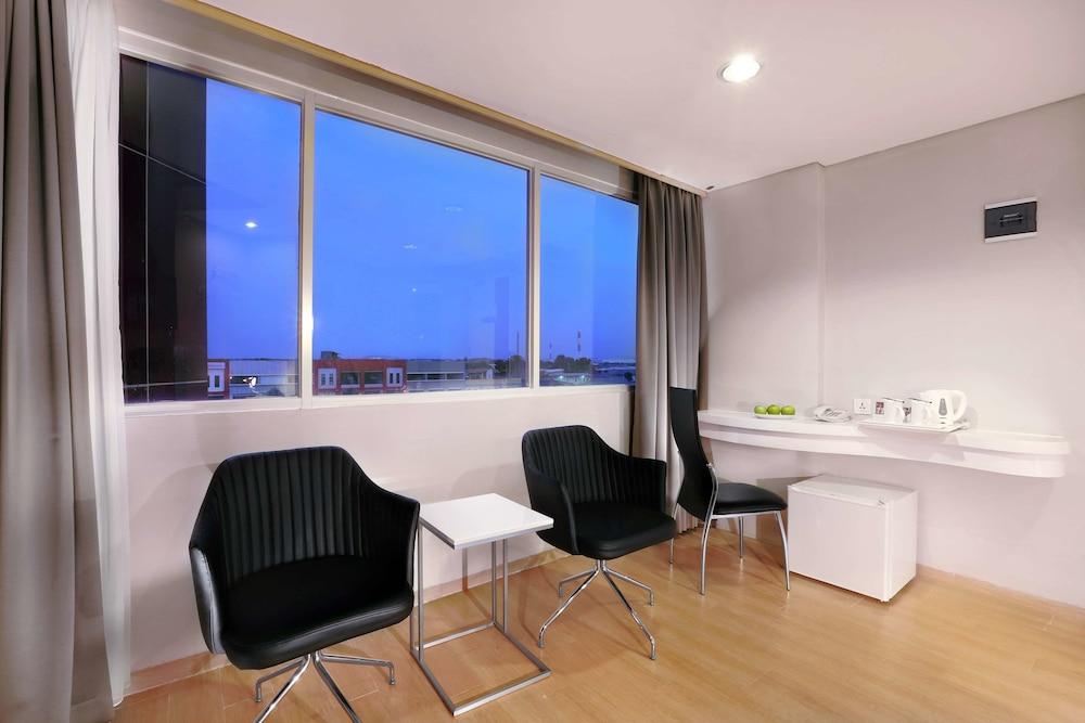 Favehotel Jababeka Cikarang Exterior photo
