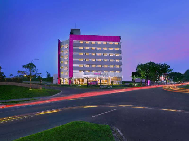 Favehotel Jababeka Cikarang Exterior photo